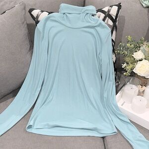 Columbia long sleeve turtle neck size L